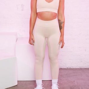 Bo+Tee long sleeve cream workout set